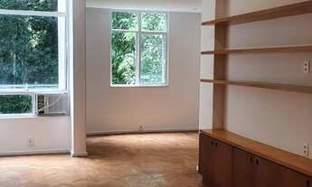 Imagem 2: De frente para o verde, silencioso, claro e arejado, junto do Bairro Peixoto