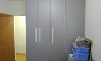 Imagem 6: Vendo uma linda casa em um bairro residencial