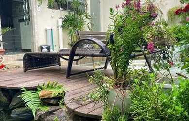 Imagem 4: Casa em condomínio com lago de carpas