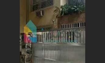 Imagem 2: TIJUCA!!! JUNTO À PRAÇA SAENZ PENA!! CASA COM 5 QUARTOS (3 SUÍTES), PISCINA, VARANDA E 3