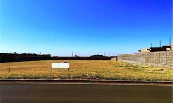 Imagem 3: Excelente terreno, sem benfeitorias, loteamento situado no condomínio Residencial Mario Fr