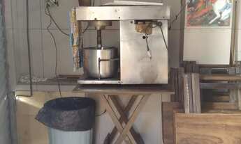 Imagem 1: Conjugado terreno carro Vectra batedeira moedor de pão caixa de cerveja litrão e 600