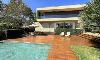 Imagem: Casa de Esquina com 5 Suítes e Área de