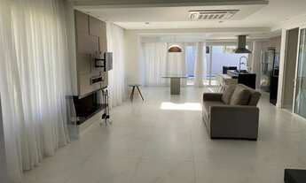 Imagem 6: Casa para aluguel e venda tem 450 metros quadrados com 6 quartos.