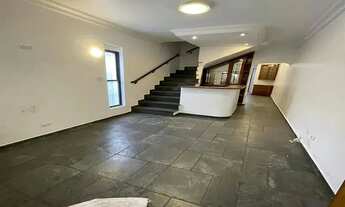 Imagem 1: Casa de Vila em Localização Privilegiada