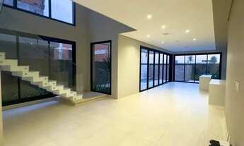 Imagem 2: Sobrado com 5 suítes e mais escritório e home no Florais da Mata