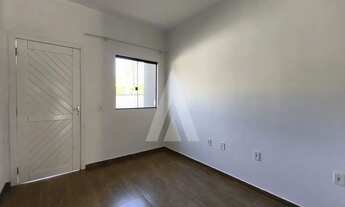 Imagem 4: Casa Residencial no Bairro Iririú composto por 02 dormitórios , cozinha com armário e 01 v