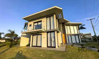 Imagem 3: Casa alto padrão com 5 suítes com closet, churrasqueira, lareira, vagas de garagem, no Con