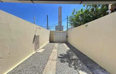 Imagem 3: Excelente casa duplex com 85m² de área construída, composta por sala de estar e jantar, co