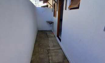 Imagem 2: Repasso Casa em Condomínio Fechado, Próximo ao CT do América