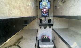 Imagem 5: Vendo capela no cemitério São João Batista