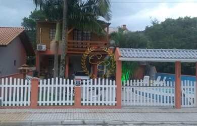 Imagem 2: Residencial com 04 casas e piscina em Bombas