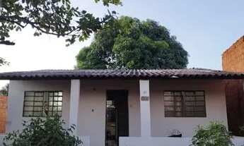 Imagem: Casa Grande com quintal (Frente e Fundo