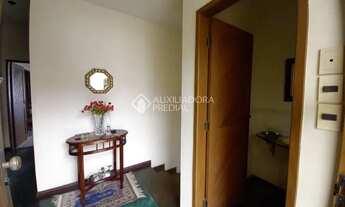 Imagem: Casa com 3 dormitórios, 03 salas e 04 vgs