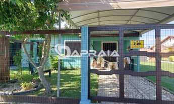 Imagem: Casa com Deck e Piscina