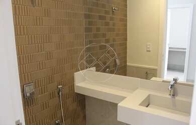 Imagem 5: Lindo sobrado no Residencial Vila Flora II - Aquarius com 220m2, com 3 suites, piscina e e