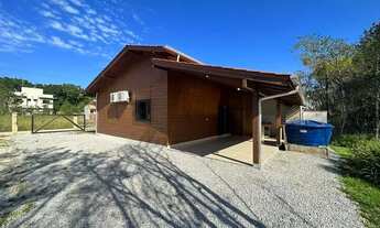 Imagem 4: Casa para venda possui 100 metros quadrados com 3 quartos em Mariscal - Bombinhas - SC