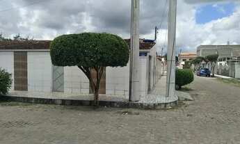 Imagem 2: Casa espaçosa a poucos passos da festa de São João de Amargosa