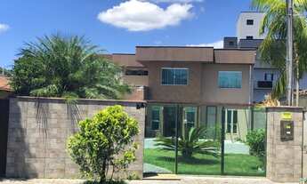 Imagem 1: Sobrado para venda tem 260 metros quadrados com 4 quartos em Saguaçu - Joinville - SC