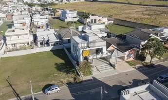 Imagem 5: Casa de condomínio para venda tem 218 metros quadrados com 3 quartos