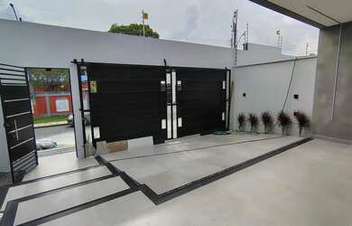 Imagem 2: Venda Belíssima Casa em Via Pública no Parque Dez de Novembro R$1.110.000,00