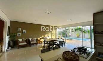 Imagem 6: Casa de alto padrão com 3 suítes - Condomínio Villa dos Ipês