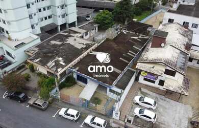 Imagem 2: Casa comercial com amplo terreno para venda no Centro de Brusque!