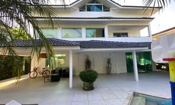 Imagem 4: Casa de condomínio para venda tem 600 metros quadrados com 4 quartos