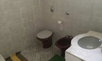 Imagem 2: Casa de condomínio para venda tem 240 metros quadrados com 4 quartos