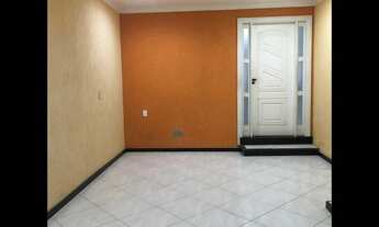 Imagem: CASA NO RIO VERMELHO COM 2/4 NA RUA CASA