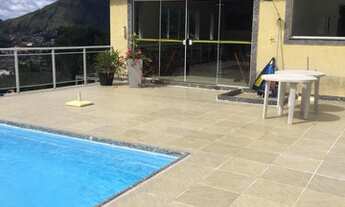 Imagem 2: Charmosa casa em Condomínio com infraestrutura, em local bucólico