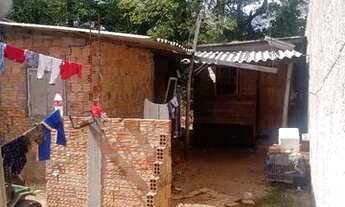 Imagem 3: Vendo um terreno com duas casas de 5,40x270 de madeira terreno 7-21 metros