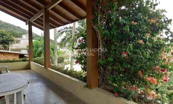 Imagem 6: Casa com 3 dormitórios, 03 salas e 04 vgs de garagem - Trindade - Florianópolis - SC