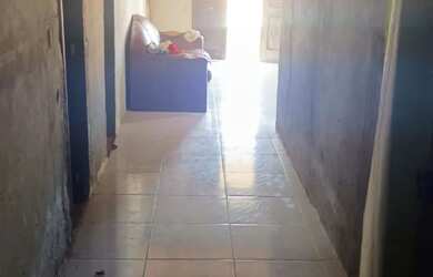 Imagem 2: Vendo casa no residencial pirâmide com quarto cozinha sala de jantar e banheiro tamanho ar