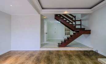 Imagem 4: Casa de 214m² com 4 dormitórios, 1 suíte, piscina e 2 vagas no bairro Teresópolis