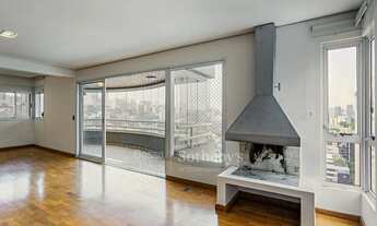 Imagem 6: Apartamento com vista para o bairro em região desejada