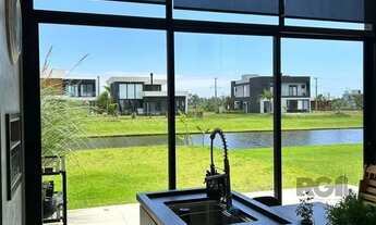 Imagem 7: Casa em condomínio com 3 suítes, churrasqueira, lareira, vagas de garagem - 175m² no bairr