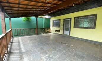 Imagem: Casa com 3 Quartos e 2 banheiros para Alugar