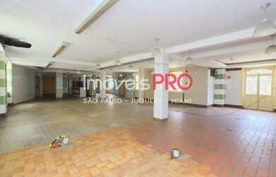 Imagem 2: Predio de tombado , de esquina com grande movimento de pedestre