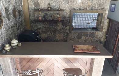 Imagem 7: Excepcional Casa duplex reformadíssima em madeira, granito e mármore! No Meio da Floresta!