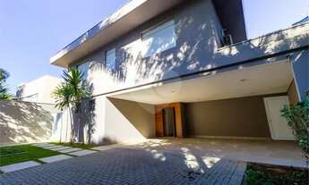 Imagem 2: Segurança 24 horas em frete a casa. Contemporânea, excelente área de lazer, repleta de arm