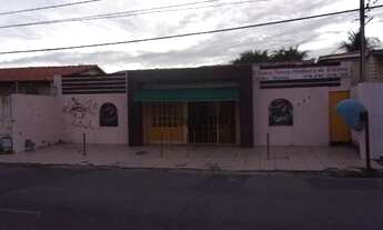 Imagem 2: Casa para aluguel possui 295 metros quadrados com 6 quartos em Jardim das Oliveiras - Fort