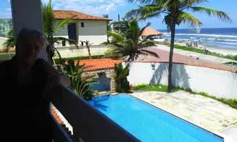 Imagem 2: Casa com piscina em frente a praia em Itanhaém