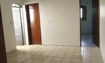 Imagem 3: Particular aluga apartamento 2Qts reformado vista livre primeiro andar na Qnm 05