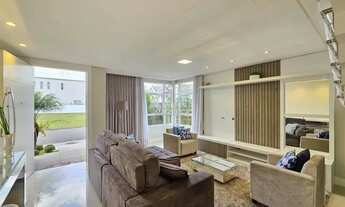 Imagem 4: Apresentando uma encantadora residência em um condomínio fechado no bairro Uberaba, esta é