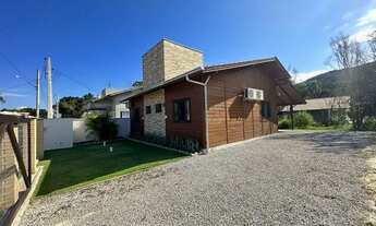 Imagem 7: Casa para venda possui 100 metros quadrados com 3 quartos em Mariscal - Bombinhas - SC