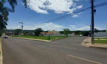 Imagem 2: Lote de esquina no Jardim Botânico, cond. Quintas Interlagos,com 1.250m2