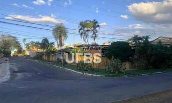 Imagem: Casa a venda, com 7 quartos sendo 3 suítes