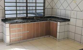 Imagem 2: CASA SETOR UNIÃO 3 QUARTOS SENDO 02 SUÍTES LAJOTADA ARMÁRIOS FRENTE PRAÇA PROX AV T-9 FINA