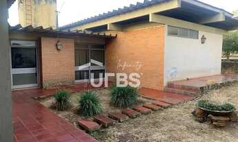 Imagem 4: Casa a venda, com 7 quartos sendo 3 suítes com 1.180,43m² no setor Jaó